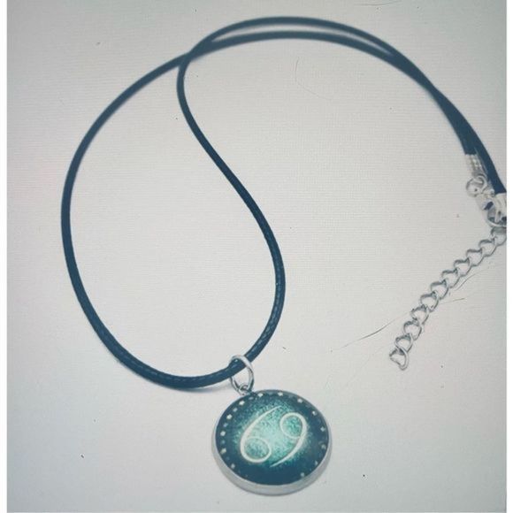 CANCER GREEN GLOW IN THE DARK ZODIAC STAR SIGN HOROSCOPE NECKLACE - Picture 3 of 15